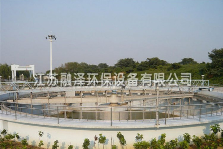 全橋式雙周邊傳動(dòng)刮吸泥機(jī) 全橋式雙周邊傳動(dòng)刮吸泥機(jī)